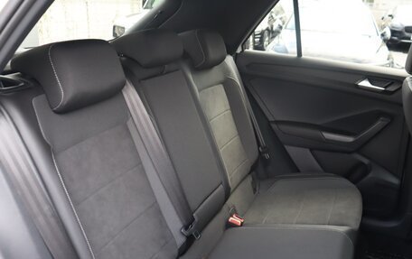 Volkswagen T-Roc I, 2023 год, 1 890 000 рублей, 27 фотография