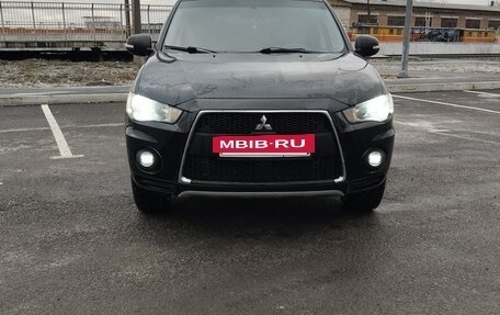 Mitsubishi Outlander III рестайлинг 3, 2011 год, 1 300 000 рублей, 2 фотография