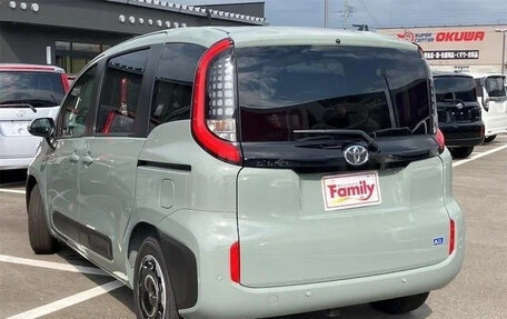 Toyota Sienta, 2022 год, 1 310 007 рублей, 6 фотография