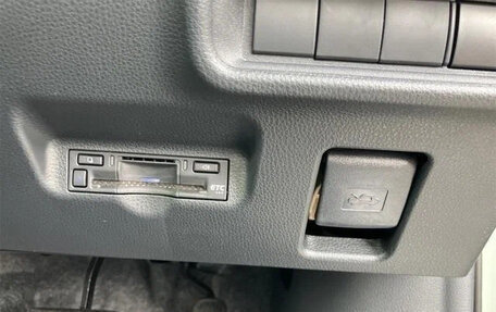 Toyota Sienta, 2022 год, 1 310 007 рублей, 21 фотография