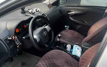 Toyota Corolla, 2011 год, 800 000 рублей, 4 фотография