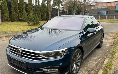 Volkswagen Passat B8 рестайлинг, 2021 год, 2 850 000 рублей, 2 фотография