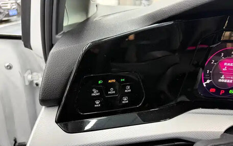 Volkswagen Golf VIII, 2024 год, 1 899 000 рублей, 11 фотография