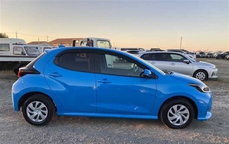 Toyota Yaris, 2022 год, 1 030 000 рублей, 7 фотография