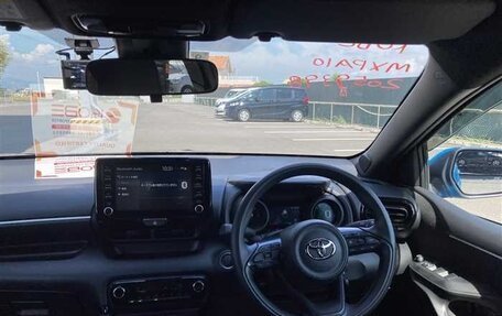 Toyota Yaris, 2022 год, 1 030 000 рублей, 9 фотография