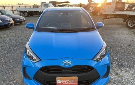 Toyota Yaris, 2022 год, 1 030 000 рублей, 3 фотография