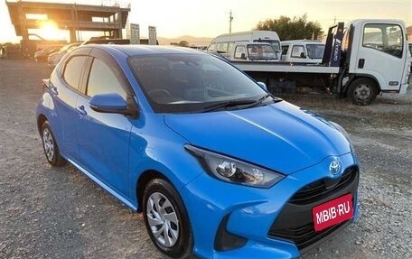 Toyota Yaris, 2022 год, 1 030 000 рублей, 2 фотография