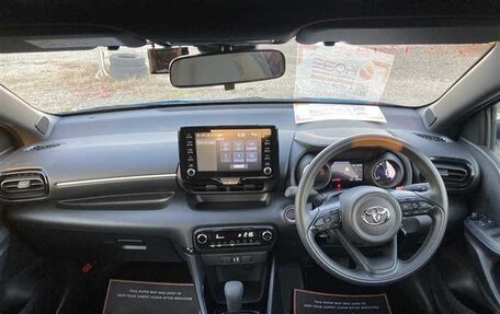 Toyota Yaris, 2022 год, 1 030 000 рублей, 11 фотография