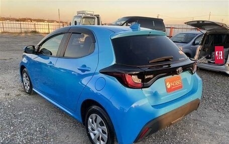 Toyota Yaris, 2022 год, 1 030 000 рублей, 6 фотография