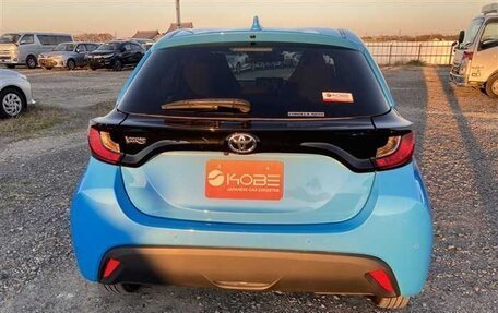 Toyota Yaris, 2022 год, 1 030 000 рублей, 5 фотография