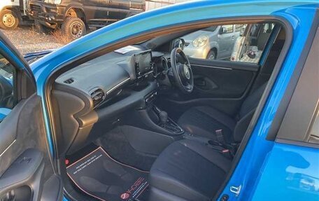 Toyota Yaris, 2022 год, 1 030 000 рублей, 17 фотография