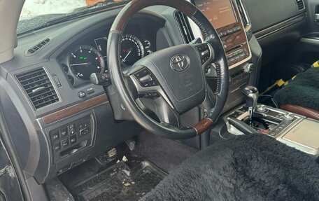 Toyota Land Cruiser 200, 2018 год, 6 750 000 рублей, 8 фотография