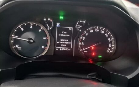 Toyota Land Cruiser Prado 150 рестайлинг 2, 2020 год, 4 900 000 рублей, 10 фотография