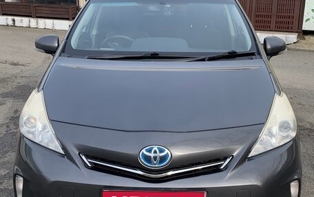 Toyota Prius Alpha I (ZVW40/41), 2013 год, 990 000 рублей, 1 фотография