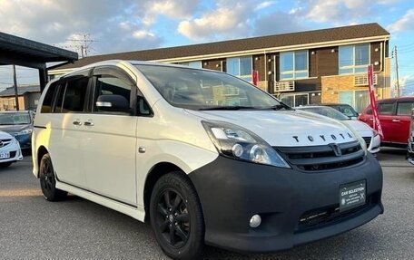 Toyota ISis I, 2012 год, 990 000 рублей, 1 фотография