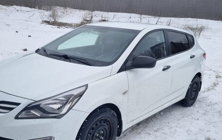 Hyundai Solaris II рестайлинг, 2015 год, 900 000 рублей, 2 фотография