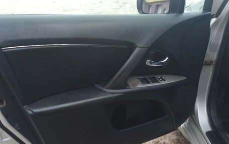 Toyota Avensis III рестайлинг, 2010 год, 700 000 рублей, 8 фотография