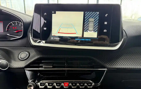 Peugeot 2008 II, 2022 год, 1 700 000 рублей, 13 фотография