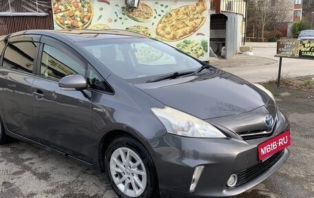 Toyota Prius Alpha I (ZVW40/41), 2013 год, 990 000 рублей, 3 фотография