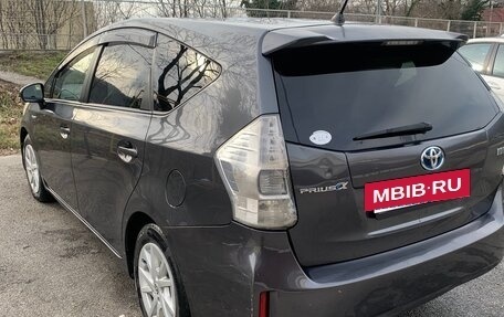 Toyota Prius Alpha I (ZVW40/41), 2013 год, 990 000 рублей, 5 фотография