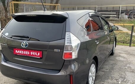 Toyota Prius Alpha I (ZVW40/41), 2013 год, 990 000 рублей, 4 фотография