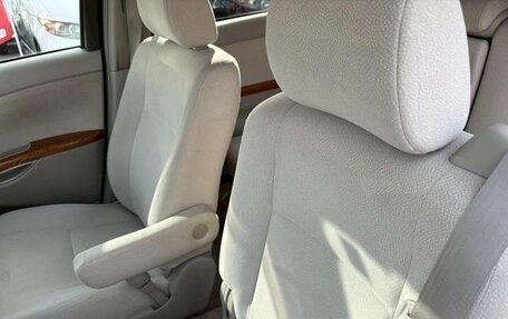 Toyota ISis I, 2013 год, 1 120 000 рублей, 15 фотография