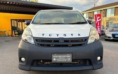 Toyota ISis I, 2012 год, 990 000 рублей, 2 фотография