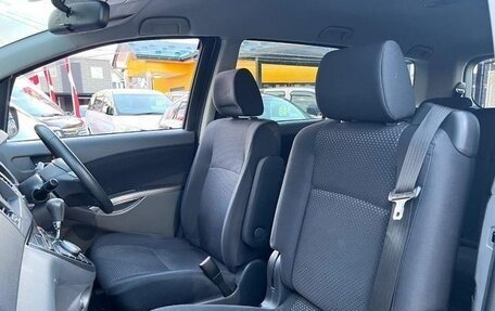 Toyota ISis I, 2012 год, 990 000 рублей, 16 фотография