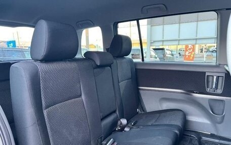 Toyota ISis I, 2012 год, 990 000 рублей, 8 фотография