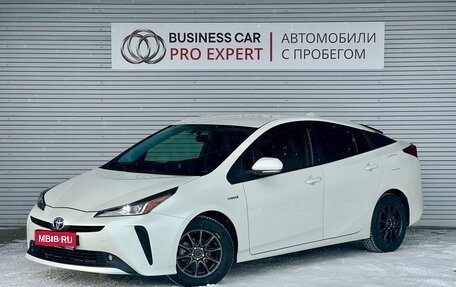 Toyota Prius IV XW50, 2019 год, 2 399 000 рублей, 1 фотография
