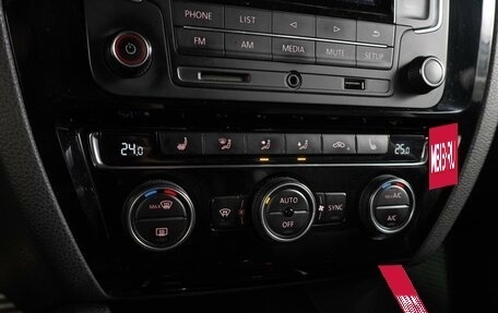 Volkswagen Jetta VI, 2016 год, 999 000 рублей, 12 фотография