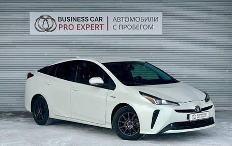 Toyota Prius IV XW50, 2019 год, 2 399 000 рублей, 3 фотография