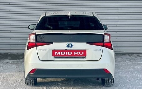 Toyota Prius IV XW50, 2019 год, 2 399 000 рублей, 6 фотография
