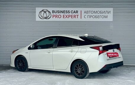 Toyota Prius IV XW50, 2019 год, 2 399 000 рублей, 7 фотография