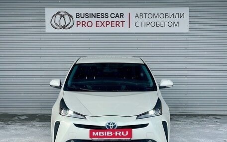 Toyota Prius IV XW50, 2019 год, 2 399 000 рублей, 2 фотография