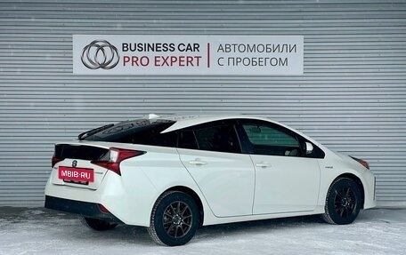 Toyota Prius IV XW50, 2019 год, 2 399 000 рублей, 5 фотография