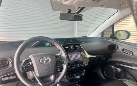 Toyota Prius IV XW50, 2019 год, 2 399 000 рублей, 15 фотография