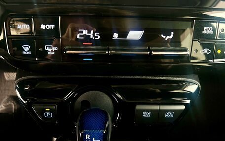Toyota Prius IV XW50, 2019 год, 2 399 000 рублей, 19 фотография