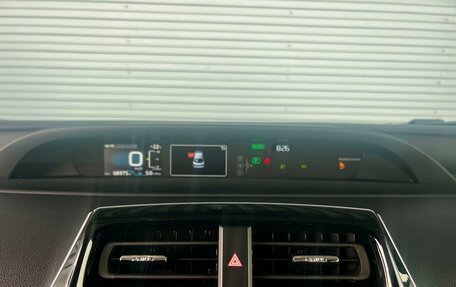 Toyota Prius IV XW50, 2019 год, 2 399 000 рублей, 14 фотография