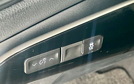 Toyota Prius IV XW50, 2019 год, 2 399 000 рублей, 24 фотография