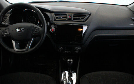 KIA Rio III рестайлинг, 2013 год, 1 049 000 рублей, 18 фотография