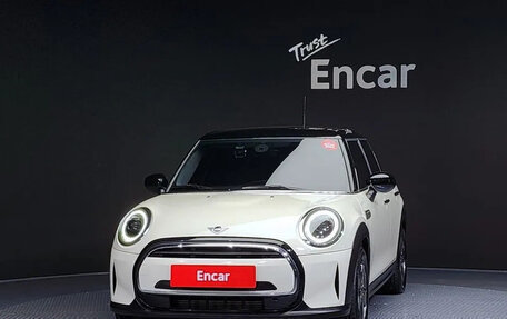 MINI Hatch, 2021 год, 1 819 000 рублей, 2 фотография