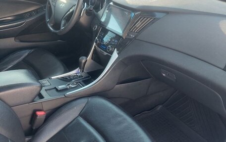 Hyundai Sonata VI, 2010 год, 1 100 000 рублей, 6 фотография