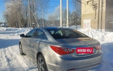 Hyundai Sonata VI, 2010 год, 1 100 000 рублей, 2 фотография