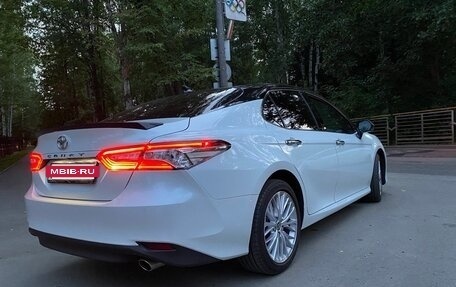 Toyota Camry, 2020 год, 3 550 000 рублей, 2 фотография