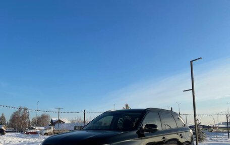 Mitsubishi Outlander III рестайлинг 3, 2014 год, 1 500 000 рублей, 2 фотография