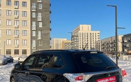 Mitsubishi Outlander III рестайлинг 3, 2014 год, 1 500 000 рублей, 3 фотография