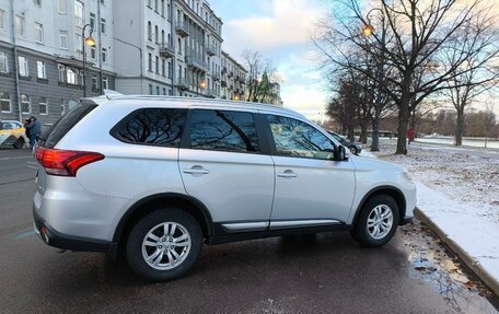 Mitsubishi Outlander III рестайлинг 3, 2017 год, 1 550 000 рублей, 3 фотография