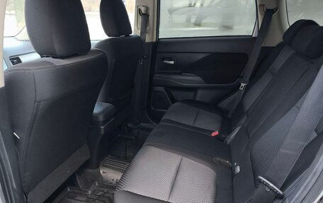 Mitsubishi Outlander III рестайлинг 3, 2017 год, 1 550 000 рублей, 6 фотография