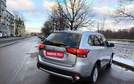 Mitsubishi Outlander III рестайлинг 3, 2017 год, 1 550 000 рублей, 4 фотография